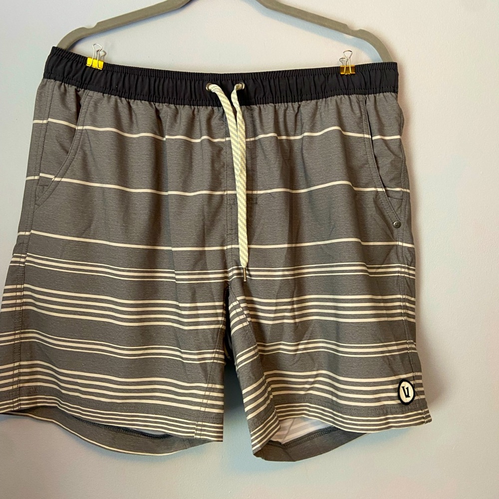 Vuori yoga shirts XL